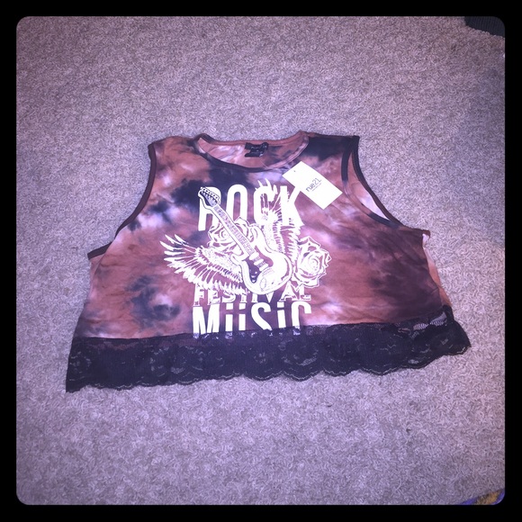Tops - 🔥NEW🔥Rocker Tee crop top
